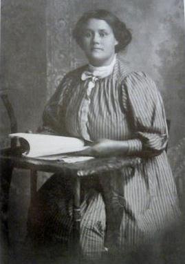 Marie Cooper nee Locke lived in the Gully, Katoomba